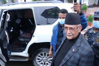टोपबहादुर रायमाझी मेरो सम्पर्कमा हुनुहुन्न : ओली