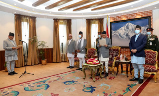 नवनियुक्त मन्त्री आचार्यले  लिए शपथ