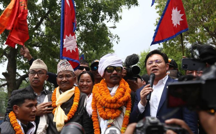 दुवै खुट्टा गुमाएका सगरमाथा आरोहीलाई विमानस्थलमा भव्य स्वागत