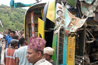 गल्छीमा बस दुर्घटना