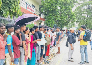 जिल्ला प्रशासन कार्यालय मोरङमा नागरिकता लिनेको घुइचो