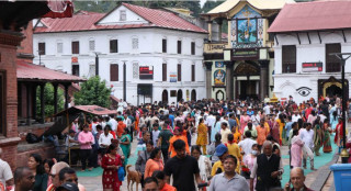पशुपतिमा साउने सोमबारका व्रतालुको घुइचो