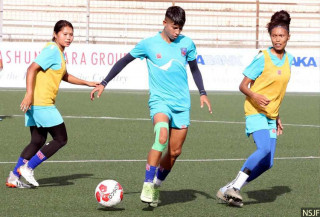 महिला फुटबल : नेपालले  बंगलादेशसँग खेल्दै