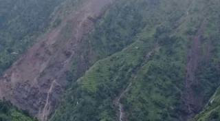 दोलखामा पहिरो:१५ महिने बालकको मृत्यु, तीन बेपत्ता