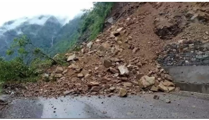 सडक भासिँदा पृथ्वीराजमार्ग अवरुद्व