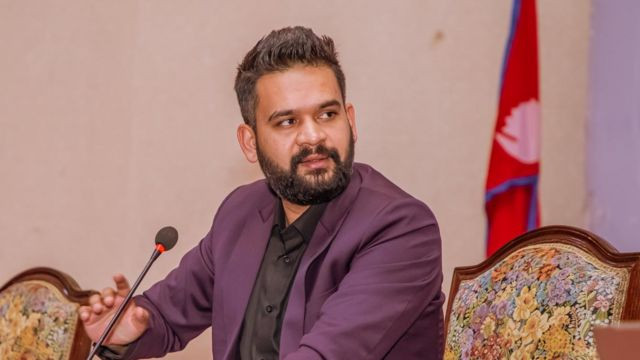बालेनका समर्थक प्रधानमन्त्री ओलीको फेसबुक पेज ‘अनफलो’ अभियानमा