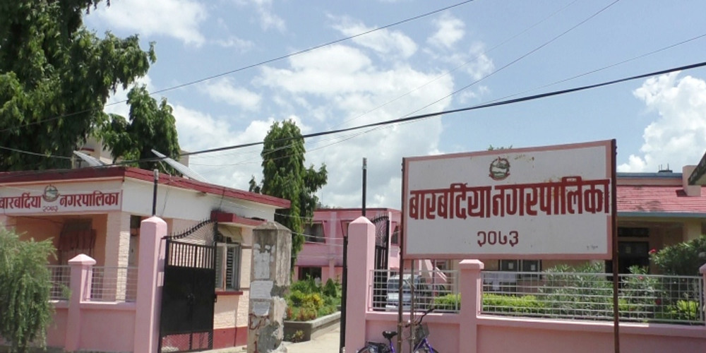 बारबर्दिया नगरपालिकाद्वारा भूकम्पपीडितलाई ५ लाख २५ हजार सहयोग
