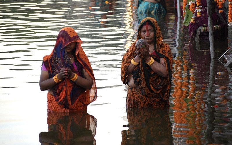उदाउँदो सूर्यलाई अर्घ्य दिँदै छठ पर्व सम्पन्न