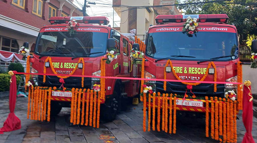 ललितपुर महानगरपालिका १२० मिटर टाढासम्म पानी फाल्ने क्षमताका भएको २ वटा दमकल थपिए