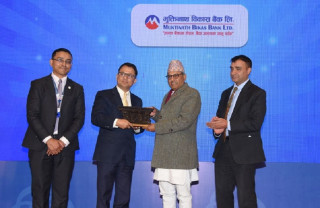 विकास बैङ्क समूहमा सर्वाधिक विद्युतीय कारोबार गर्ने मुक्तिनाथ विकास बैङ्क, क्लियरिङ हाउसद्वारा सम्मानित