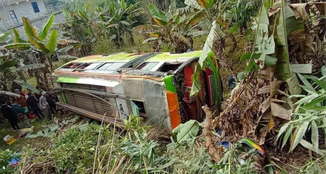 तनहुँमा बस दुर्घटना हुँदा १५  जना घाइते