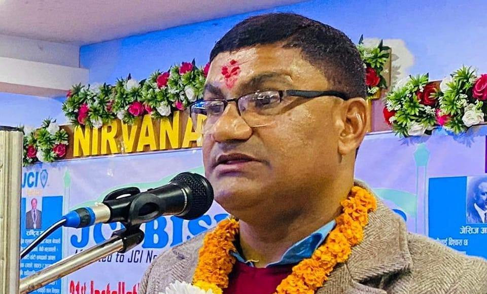 ‘विशेषज्ञ चिकित्सक काठमाडौँ र भरतपुरबाहेक अन्यत्र जान मान्दैनन्’ : स्वास्थ्यमन्त्री जोशी