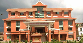 काठमाडौंमा  ९ लाख रुपैयाँ घुससहित नापी अधिकृत पक्राउ