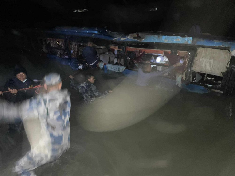 धादिङमा बस दुर्घटना : ६ जनाको मृत्यु, ३५ जनाको उद्धार