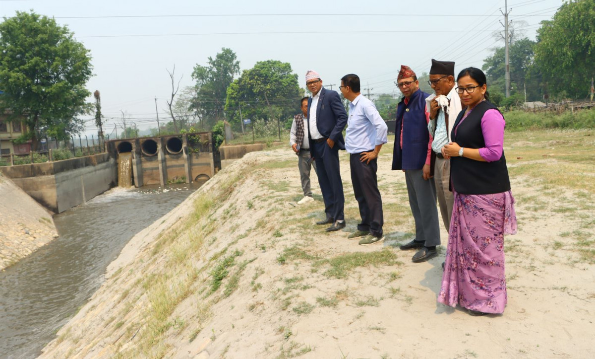 भरतपुरमा खडेरीले मकै सुक्न थालेपछि नारायणी लिफ्टबाट पानी छाडियो
