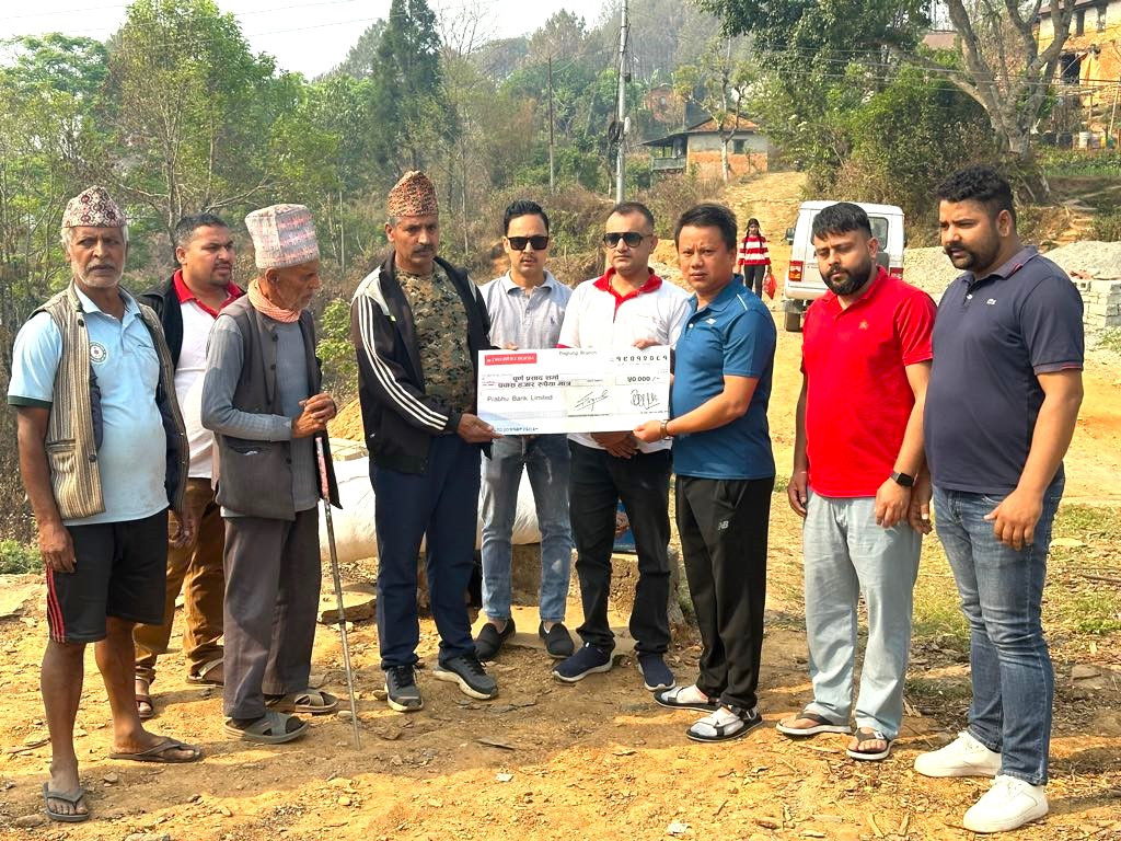 आगलागी पीडितलाई प्रभु बैंकको सहयोग