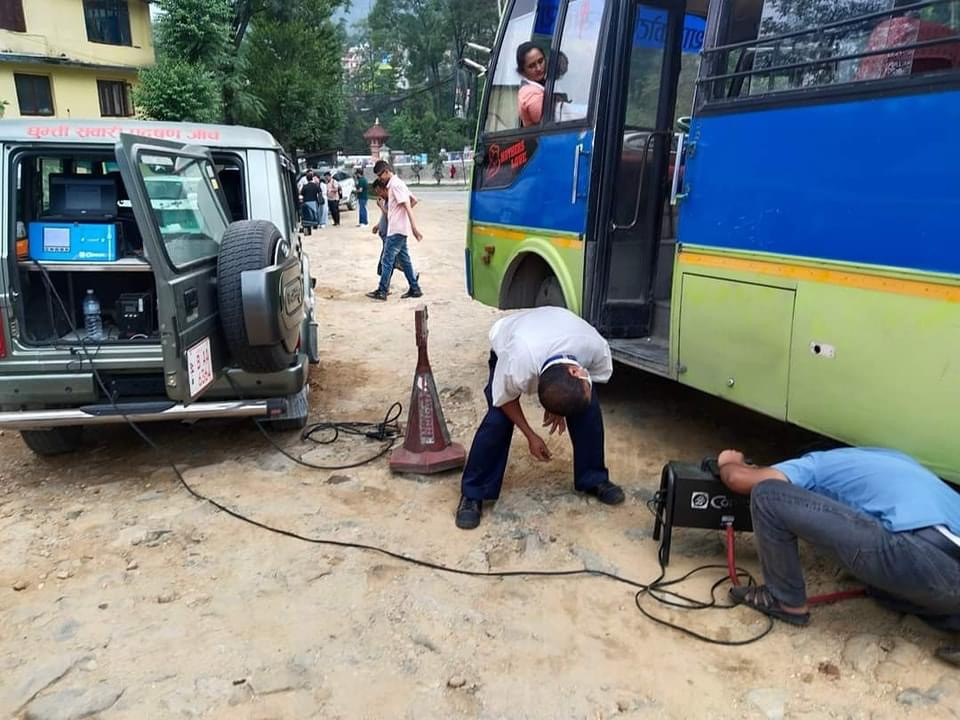सवारी प्रदूषण नियन्त्रणमा कडाइ गर्दै चन्द्रागिरि :  निःशुल्क सवारी साधन परीक्षण शिविर सञ्चालन