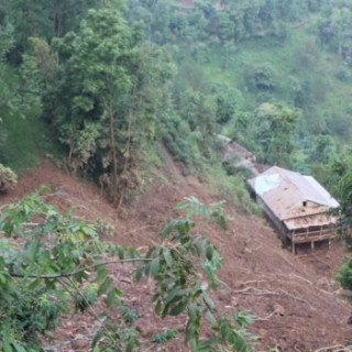 पहिरोले घर पुरिँदा म्याग्दीमा दुई जनाको मृत्यु