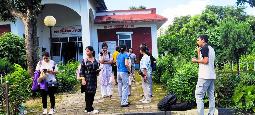 बंगलादेशमा अध्ययनरत दुई हजार नेपाली विद्यार्थी स्वदेश पर्किए
