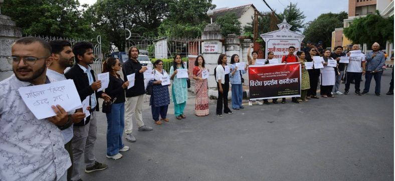 भारतमा प्रशिक्षार्थी डाक्टरको बलात्कारपछि हत्याको विरोधमा नेपालमा प्रदर्शन