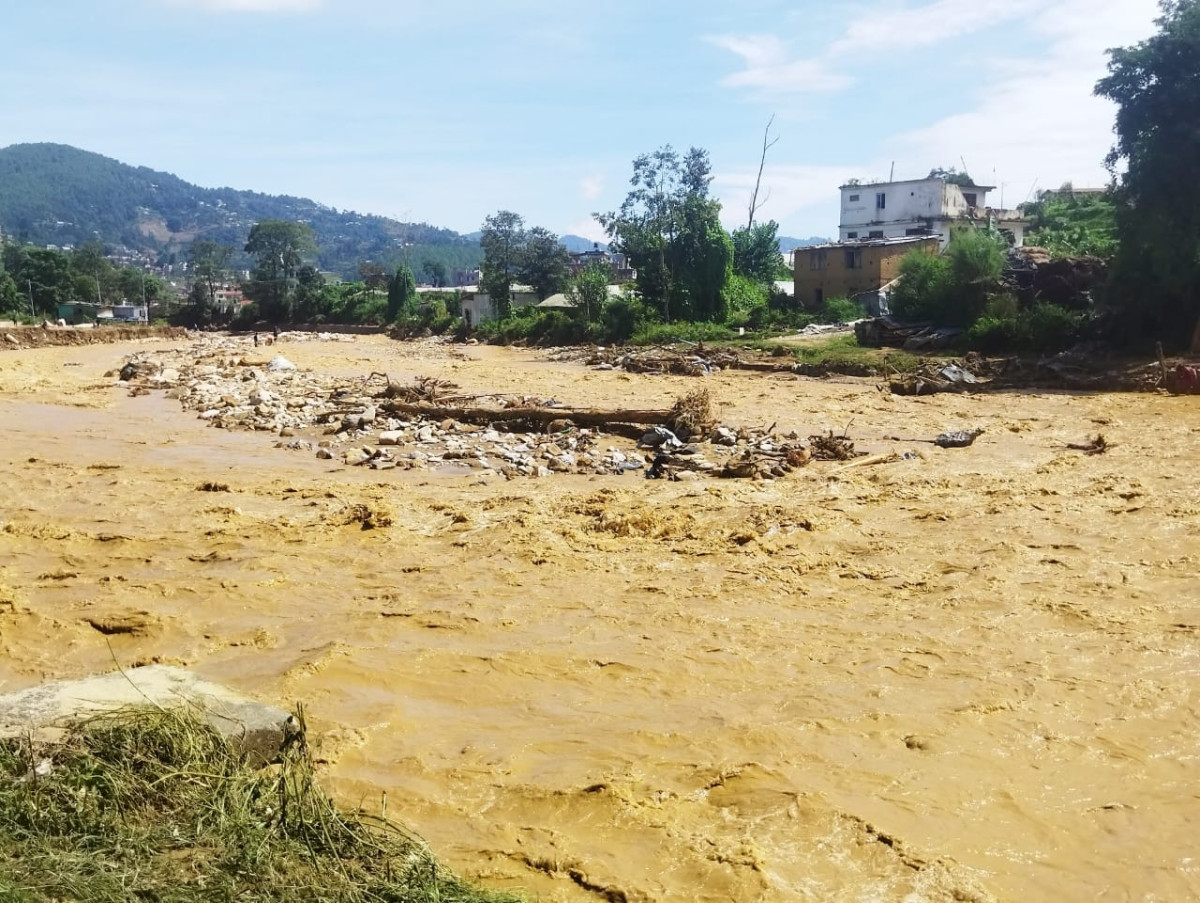 काभ्रेको रोशी खोला बस्तीमा पस्दा भयो यस्तो क्षति (फोटो फिचर)