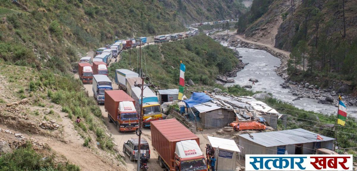 रसुवामा पहिरोले आठ कन्टेनरमा क्षति, केरूङ सडक ४५ दिन अवरुद्ध