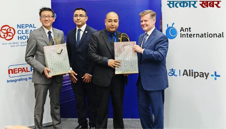 नेपालपे क्यूआरमा अन्तरदेशीय भुक्तानी सेवा: अब १० देशका नागरिकले नेपालमा सोझै मोबाइलबाटै भुक्तानी गर्न सक्ने