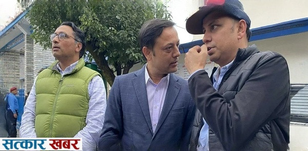 प्रहरी हिरासतभित्रै रास्वपाको 'विशेष बैठक': रवि लामिछानेसहित शीर्ष नेताहरूको छलफल