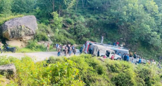 बाजुरामा बस दुर्घटना २४ जना घाइते