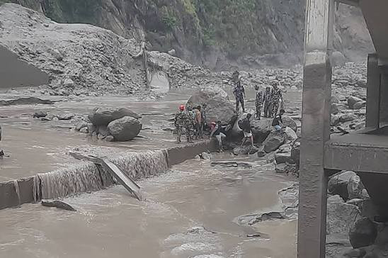 रसुवा बाढीको विनाशकारी प्रभाव : ९५ शव फेला, सयौँ सम्पर्कविहीन