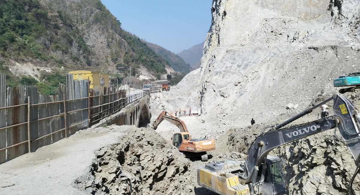 कृष्णभीरमा सडक मर्मत र तुइन खोलामा पहाड काट्न नारायणगढ-मुग्लिन खण्डमा आंशिक यातायात बन्द