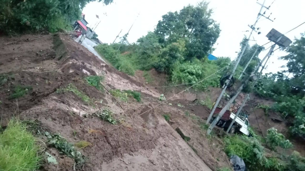 म्याग्दीको अन्नपूर्णमा पहिरोले ४ जनाको मृत्यु, सञ्चार र सडक अवरुद्ध