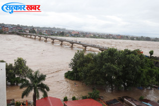 नारायणी नदीमा बाढीको उच्च जोखिम: खतराको तह नाघ्यो, सुरक्षित स्थानतर्फ लाग्न आग्रह