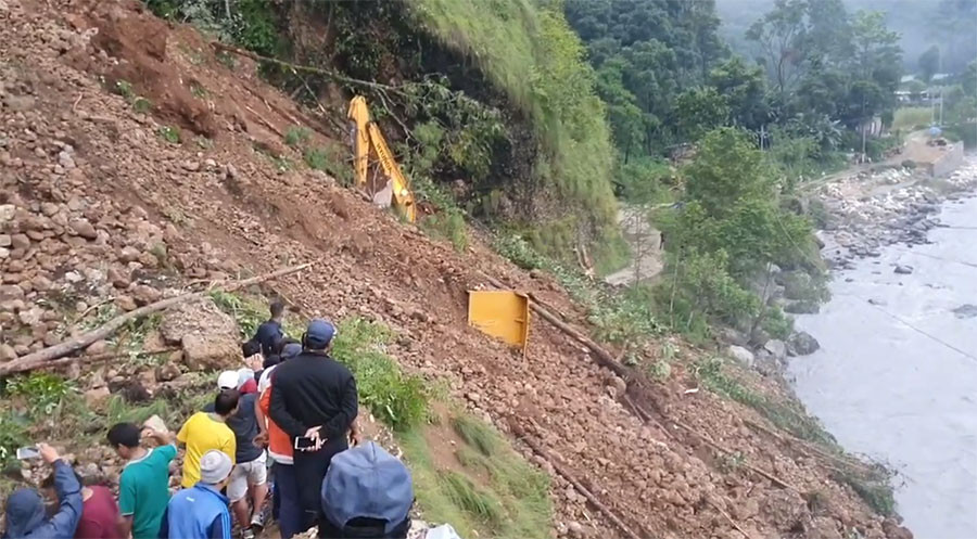 बागलुङमा पहिरोको वितण्डा : तीन दिनमा १२ जनाको मृत्यु, एक बेपत्ता