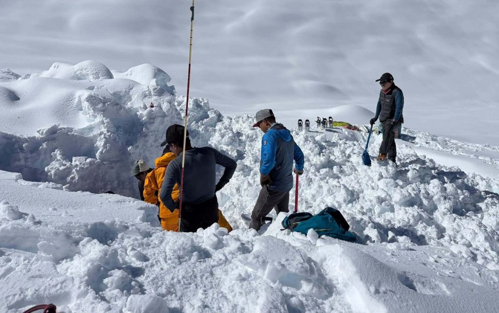 हिमलुङ पहिरो अपडेट : थप तीन जनाको शव भेटियो, मृतकको संख्या ७ पुग्यो