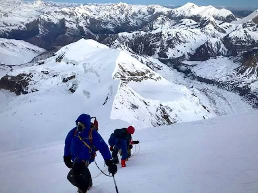 शरद ऋतुमा बढ्यो हिमाल आरोहणको आकर्षण, ७० देशका ७८८ आरोहीले लिए अनुमति